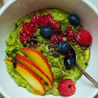 Peach and Avocado Overnight Oats with Moringa Powder | Golubka Kitchen