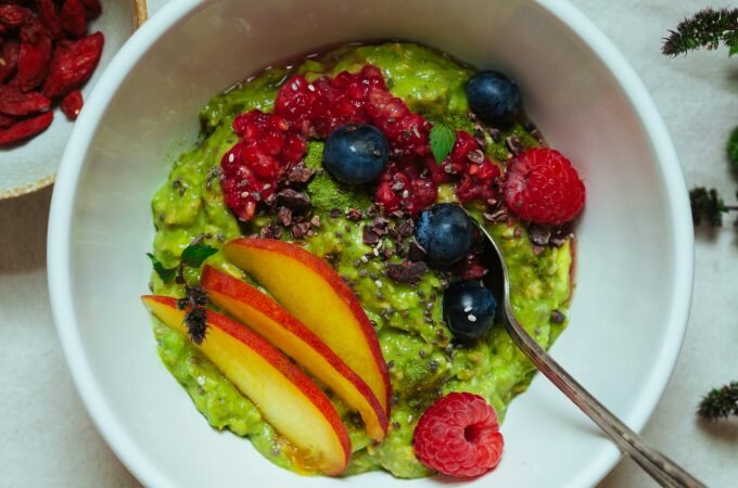 Peach and Avocado Overnight Oats with Moringa Powder | Golubka Kitchen