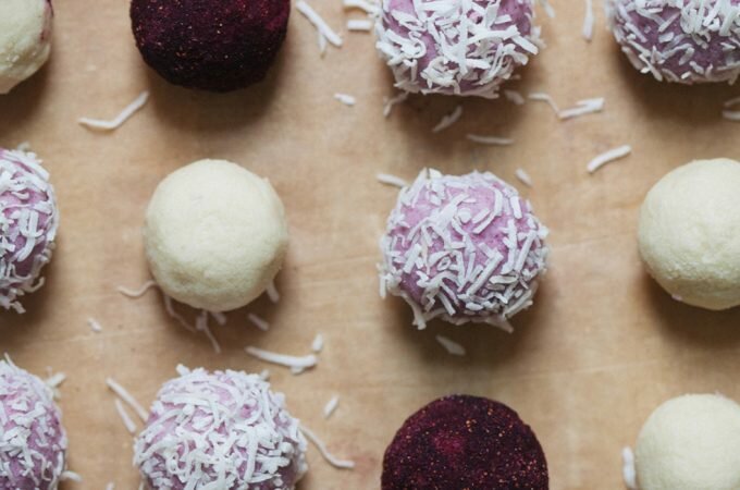 BLUEBERRY CHEESECAKE TRUFFLES